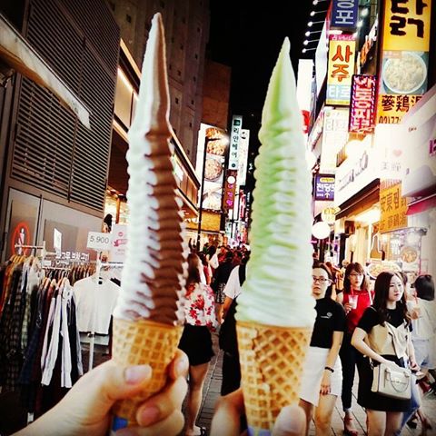 Treat you to this gorgeous dessert found on the streets of Korea