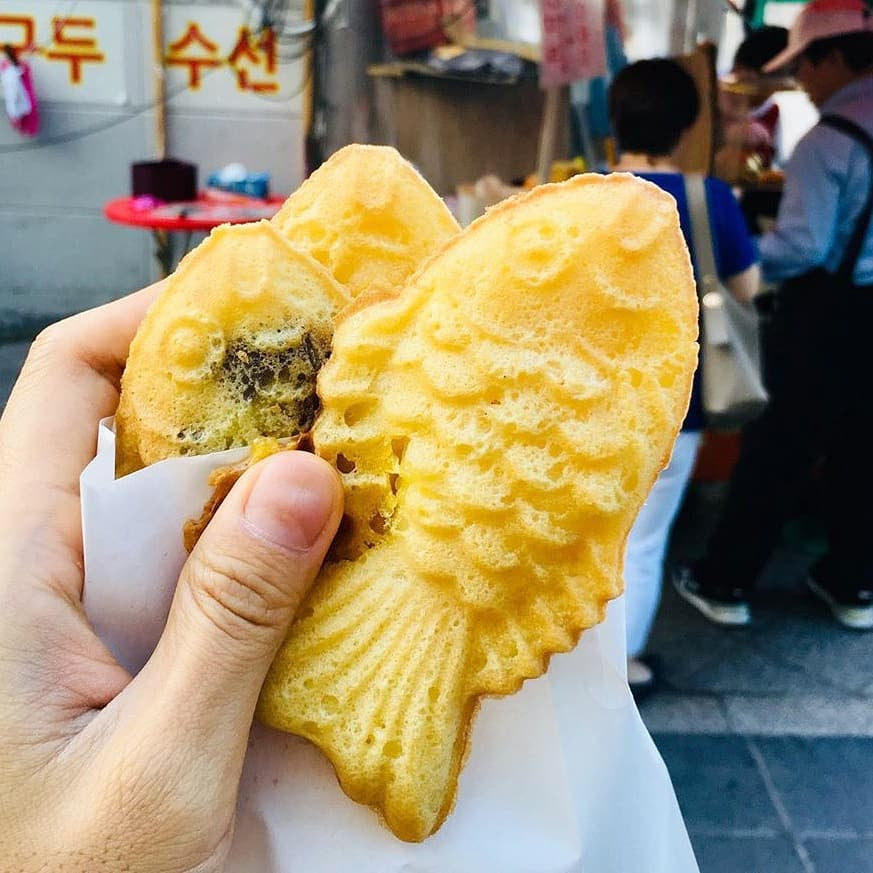 Discover an Incredible World of Delicious Flavors with Our Street Food Seoul Box!