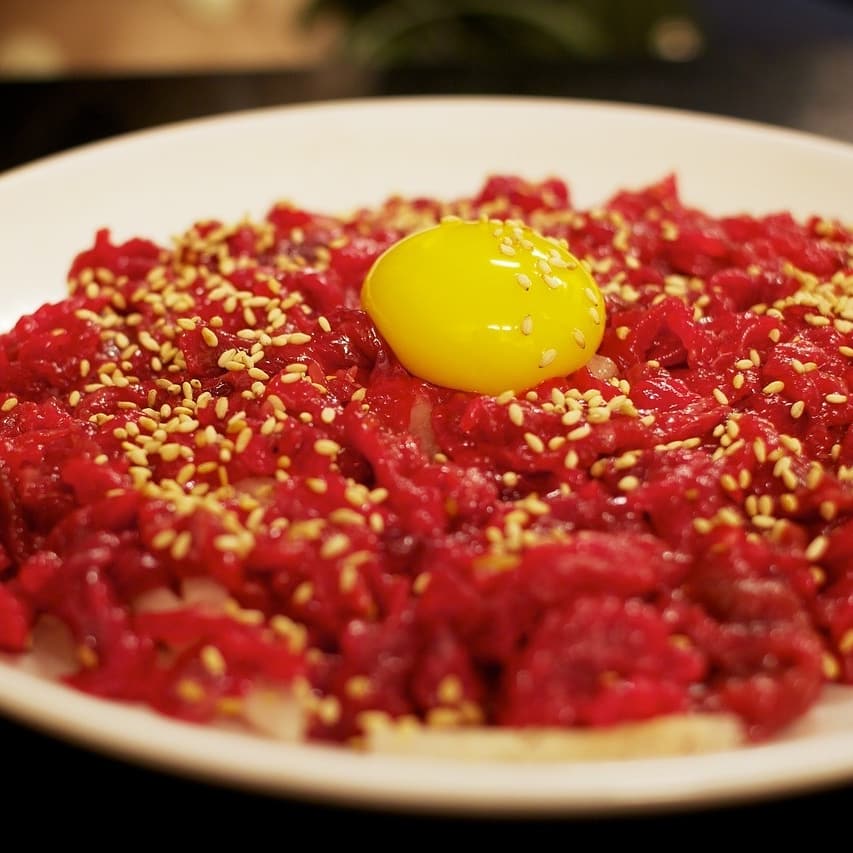 Yukhoe: a totally unique raw meat dish that will blow you away 🌬️